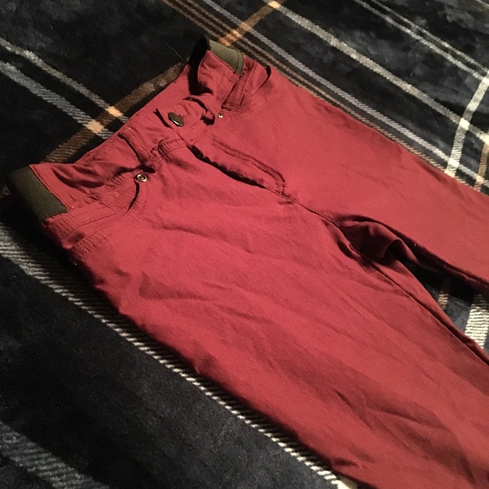 Free w bundle / Maroon pants